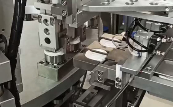 Stable Running Cap Screwing Machine With Servor Motor Drive Low Wear Simple Maintenance AC380V Power Source