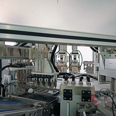 Duck-tongue cap automation driven by servo motors for efficient operation
