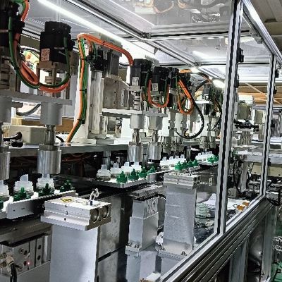 Laundry Detergent Cap Assembly Machine For Simultaneous Assembly Of Two Sizes Of Products