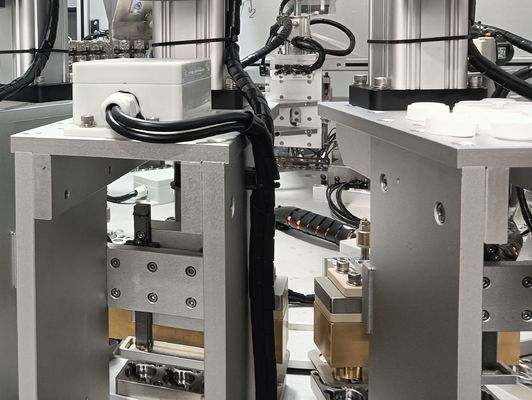 Desiccant Caps Assembly Machine For Pharmaceutical And Health Care Separate Exits For Qualified And Unqualified Products