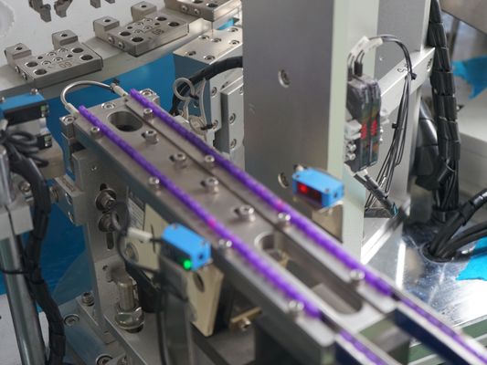 Automated assembly machine for blood collection needles with carousel operation, customized according to customer needs, high capacity