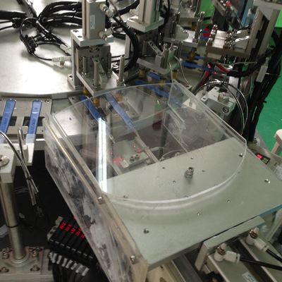 Disposable scalpel automated assembly machine can be connected with the packaging machine into a line, high capacity, high efficiency